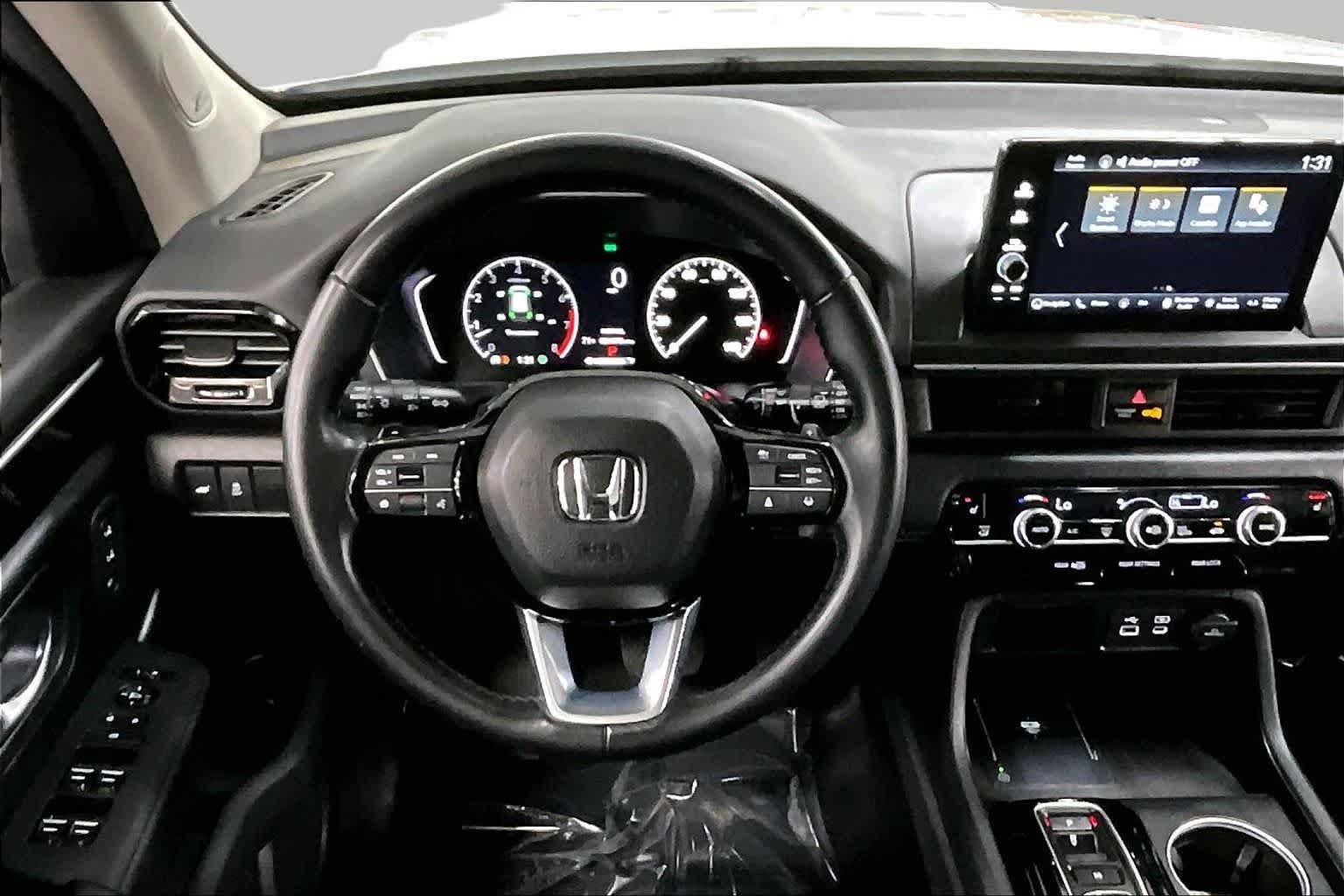 Used 2025 Platinum White Pearl Honda Touring image 6
