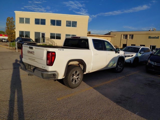 Used 2022 White GMC SLE image 3