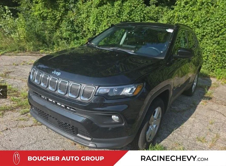 Used 2022 Diamond Black Crystal Pearlcoat Jeep Latitude image 1