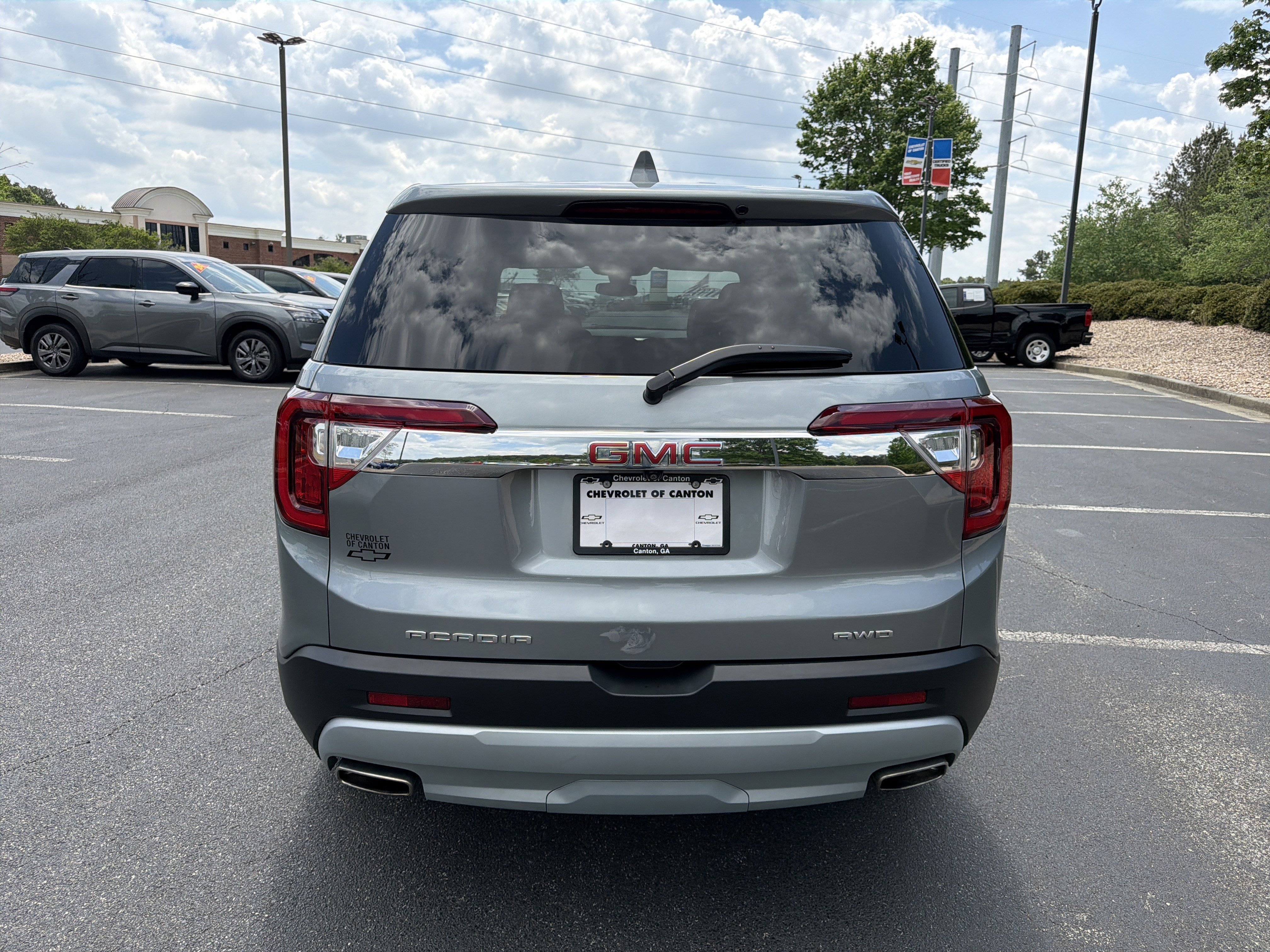Used 2023 Sterling Metallic GMC SLE image 6