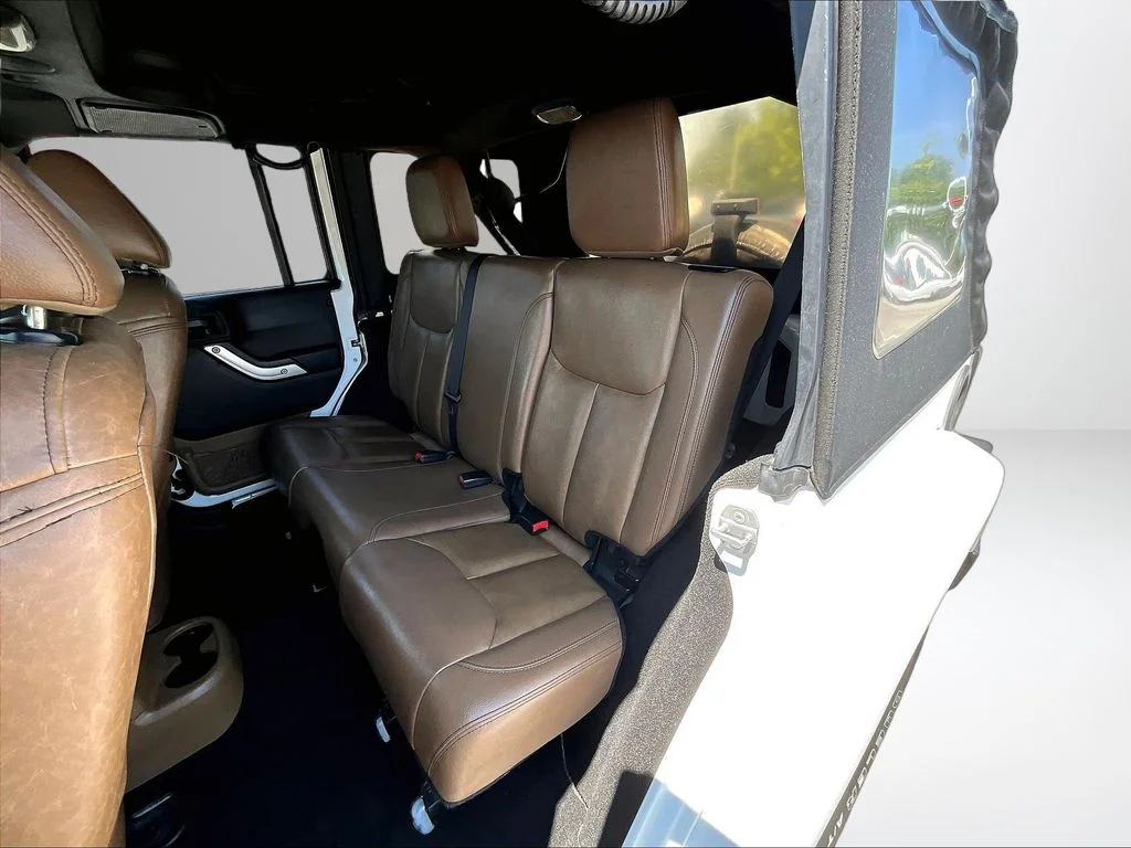Used 2015 White Jeep Unlimited Sahara image 27