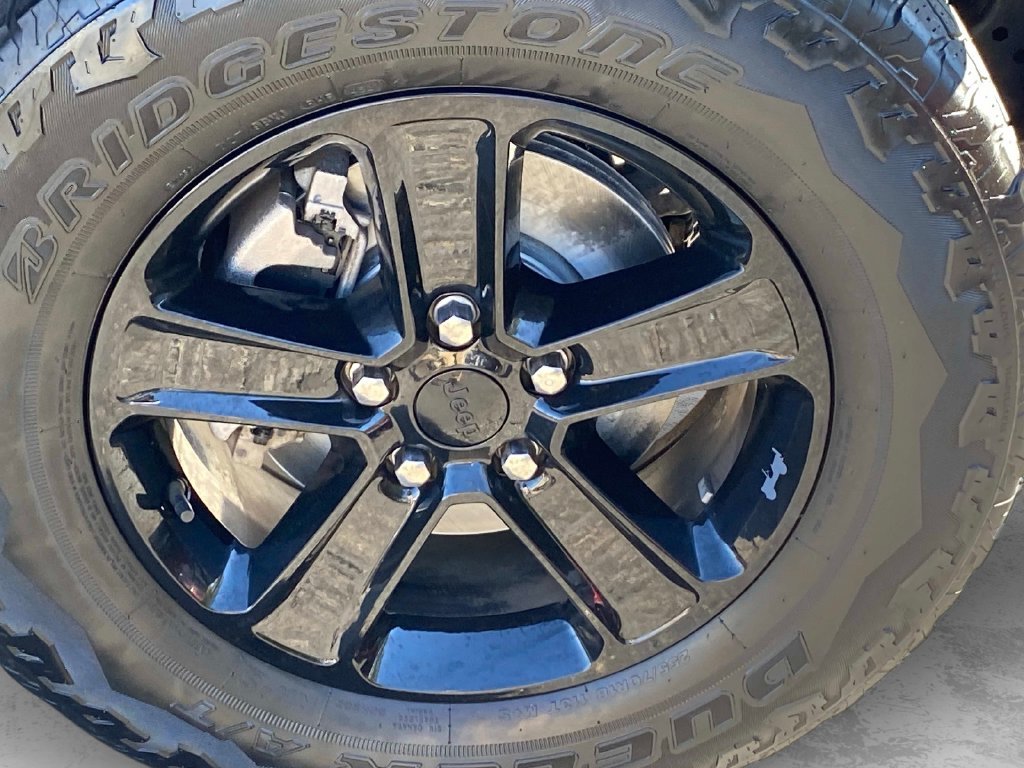 Used 2022  Jeep Unlimited Sahara Altitude image 30