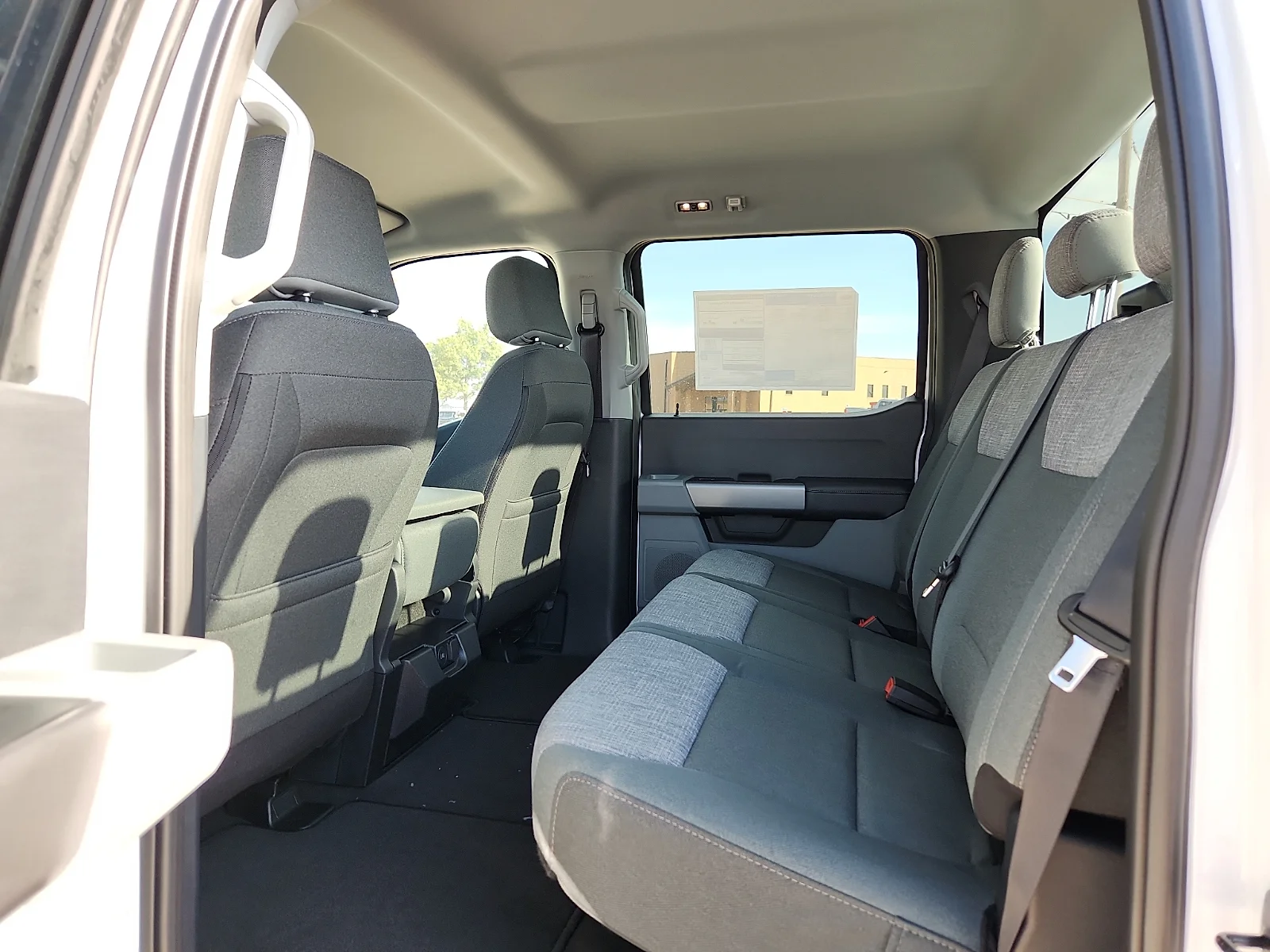 New 2027 Oxford White Ford XLT image 18