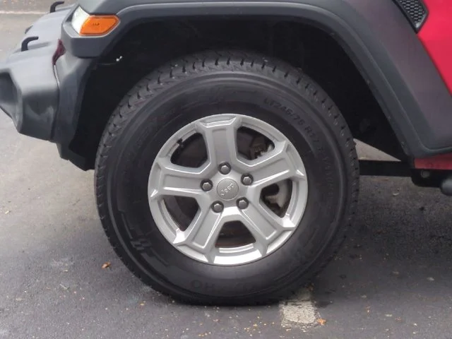 Used 2018 Red Jeep Unlimited Sport S image 10