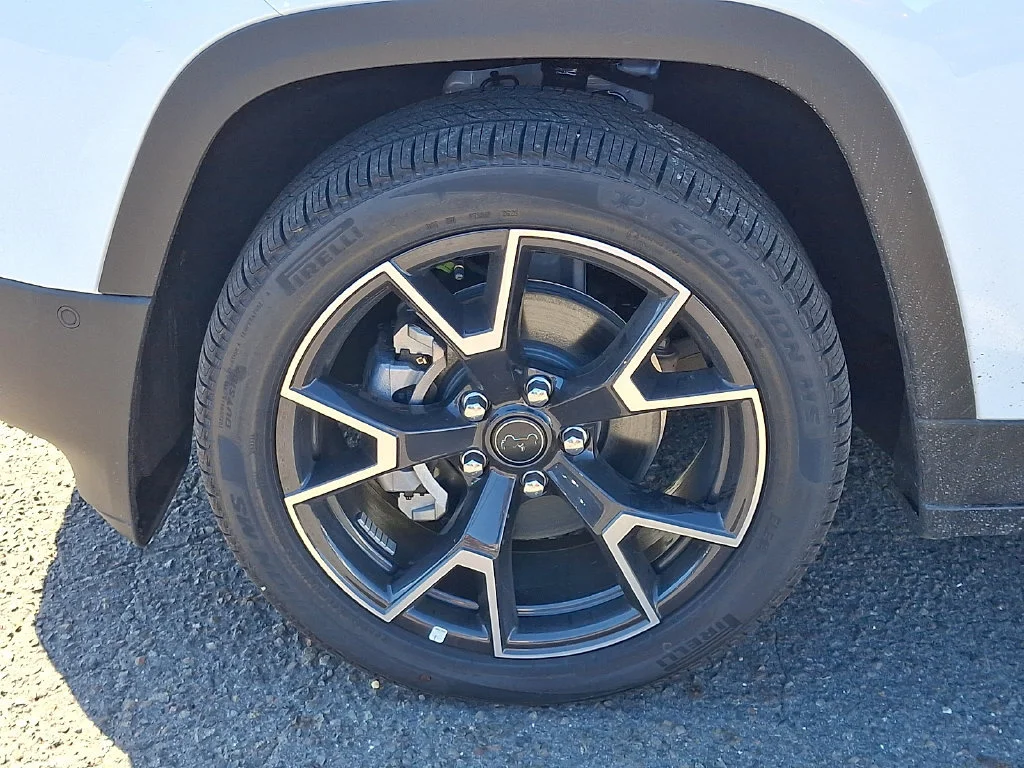 New 2026 Bright White Clear-Coat Exterior Paint Jeep Overland image 19