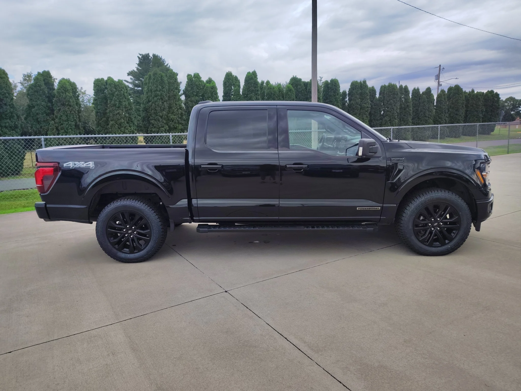 Used 2024 Agate Black Metallic Ford XLT image 3