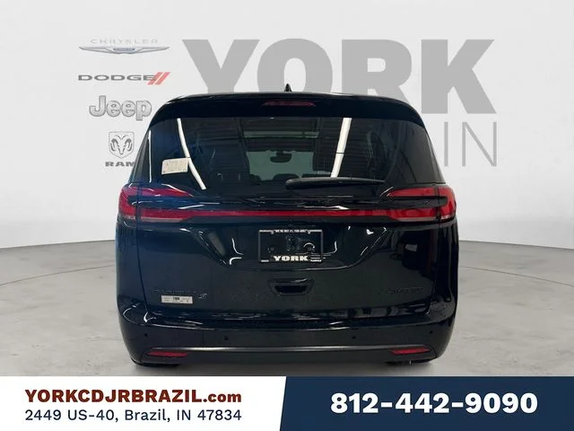 New 2027 Diamond Black Crystal Pearl-Coat Exterior Paint Chrysler Limited image 4