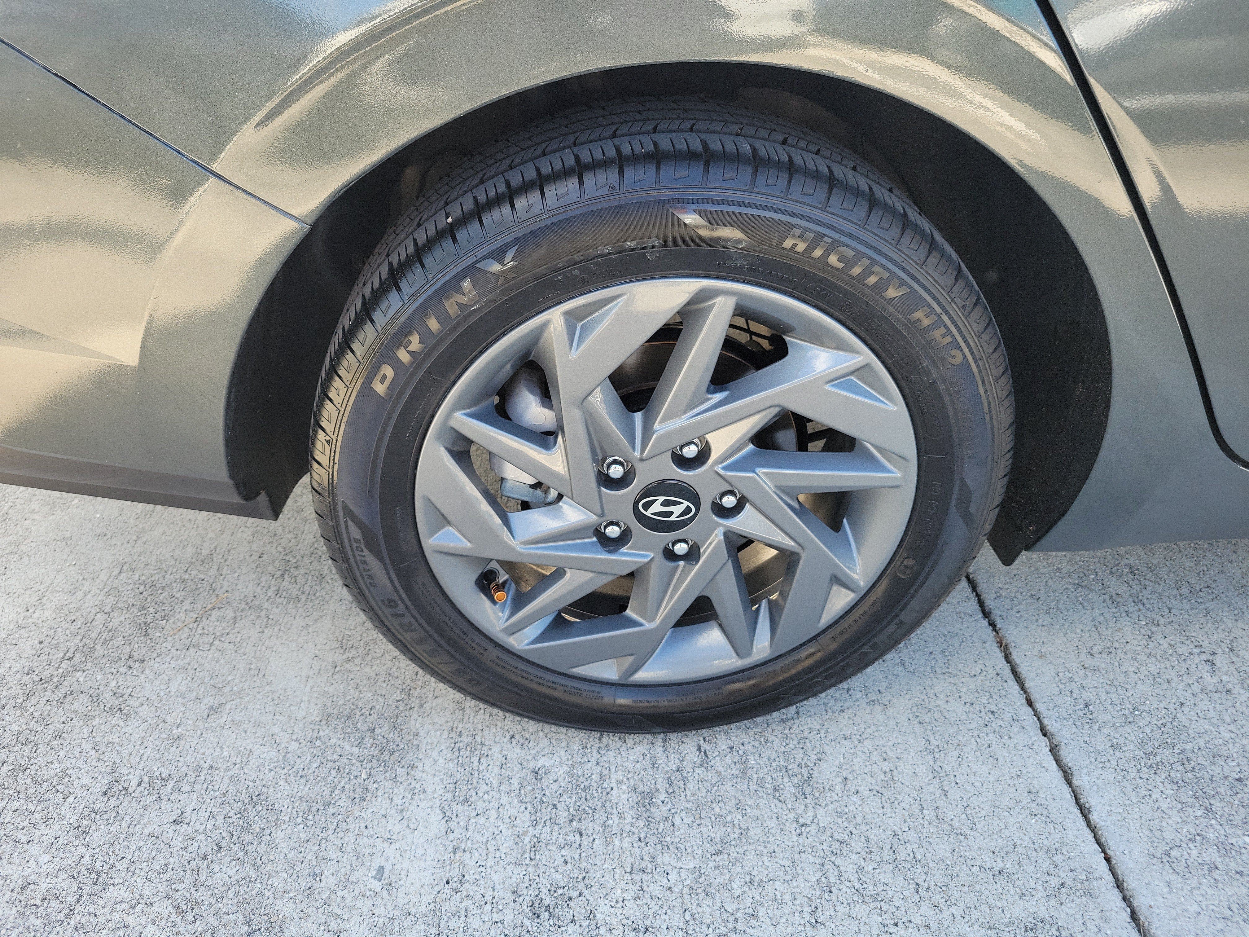 Used 2024 Amazon Gray Hyundai SEL image 8