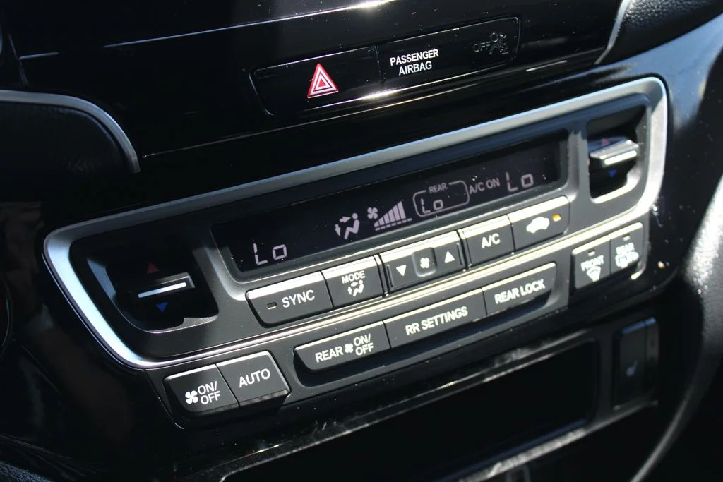 Used 2020 Lunar Silver Metallic Honda Touring image 22