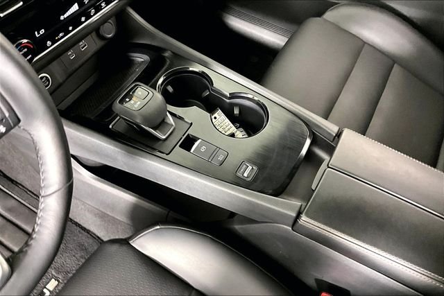 Used 2022 Gray Nissan SV image 17