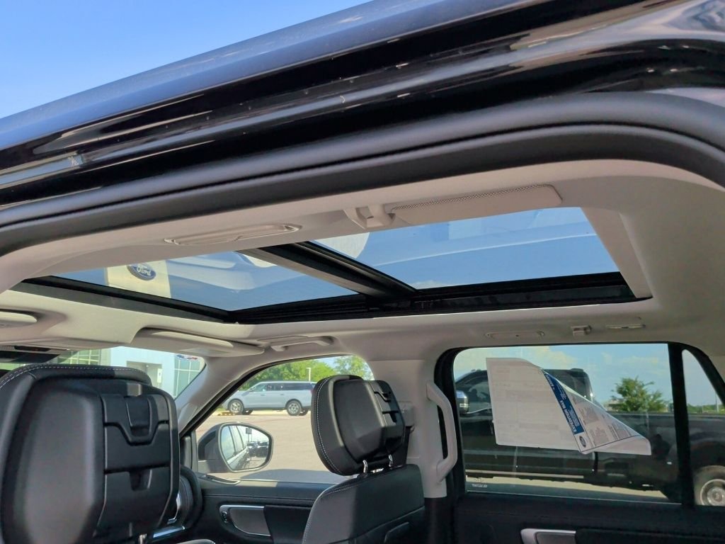 New 2026 Agate Black Metallic Ford MAX Platinum® image 23
