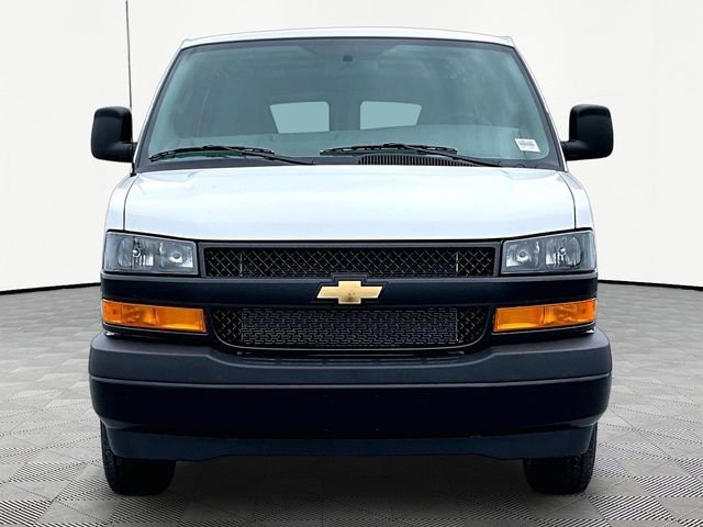 New 2026 Summit White Chevrolet WT image 2