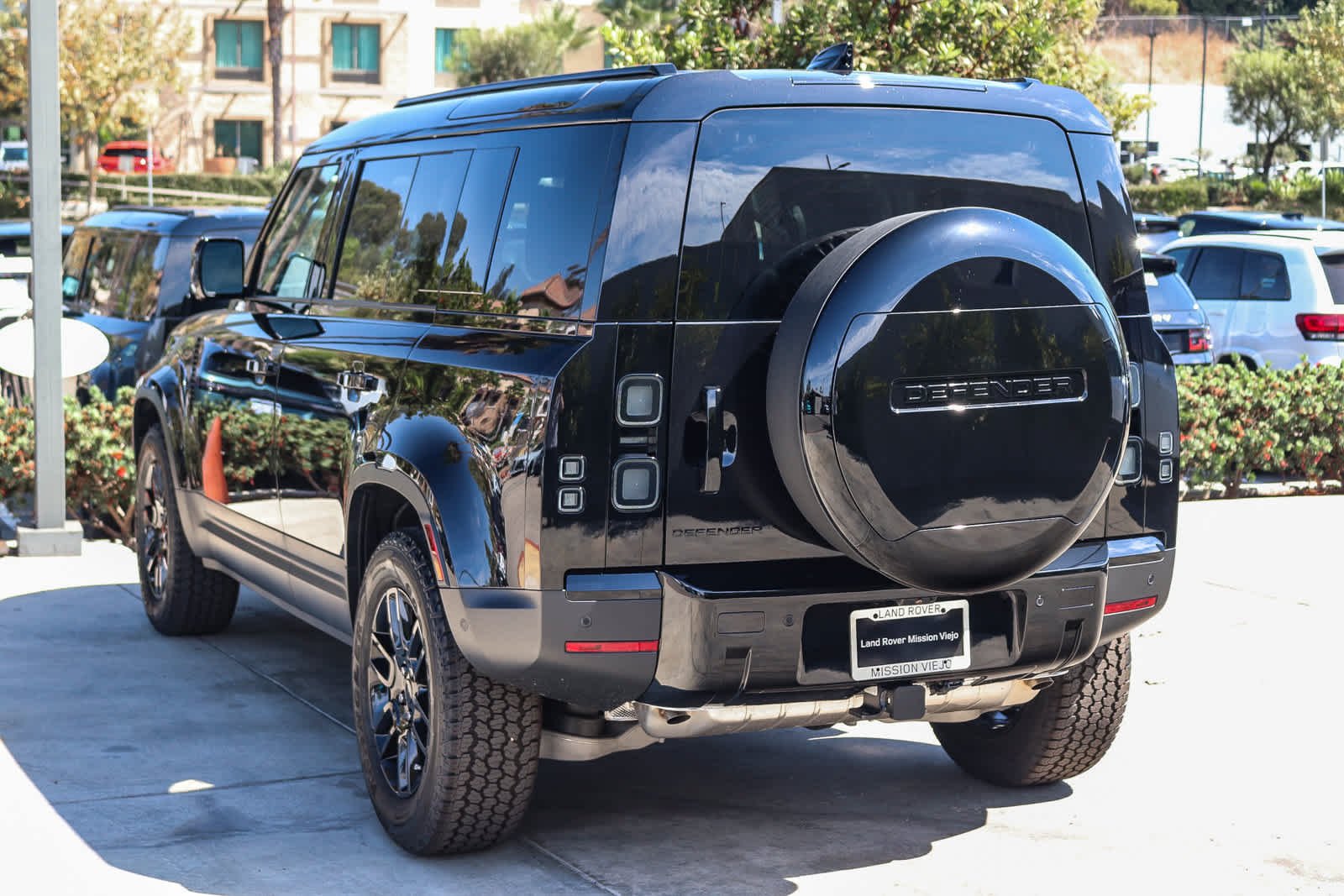 New 2026 Santorini Black Land Rover S image 3