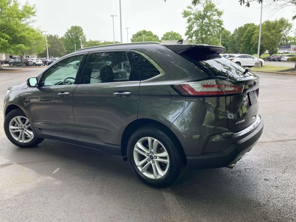 Used 2019 Gray Ford SEL image 4
