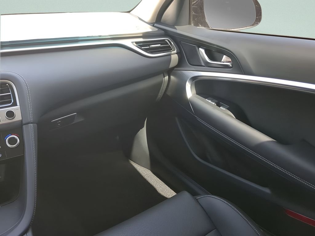 2026 GENESIS G70 Standard - Photo 17