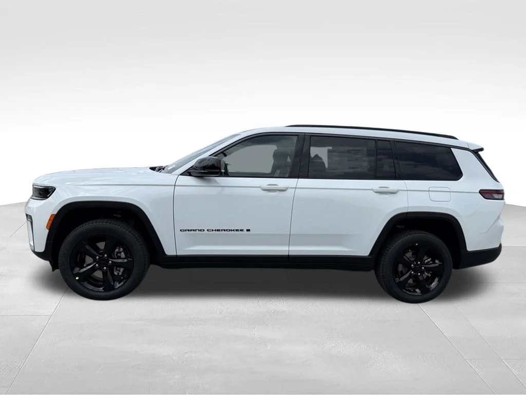 New 2026 Bright White Clear-Coat Exterior Paint Jeep Limited image 3
