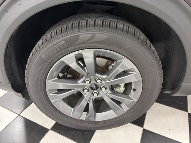 Used 2023 Red Ford XLT image 5
