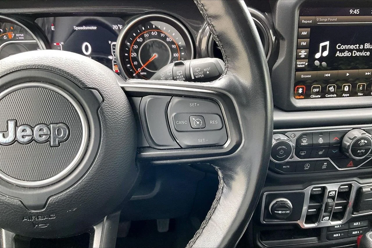 Used 2022 Gray Jeep Sport Altitude image 30