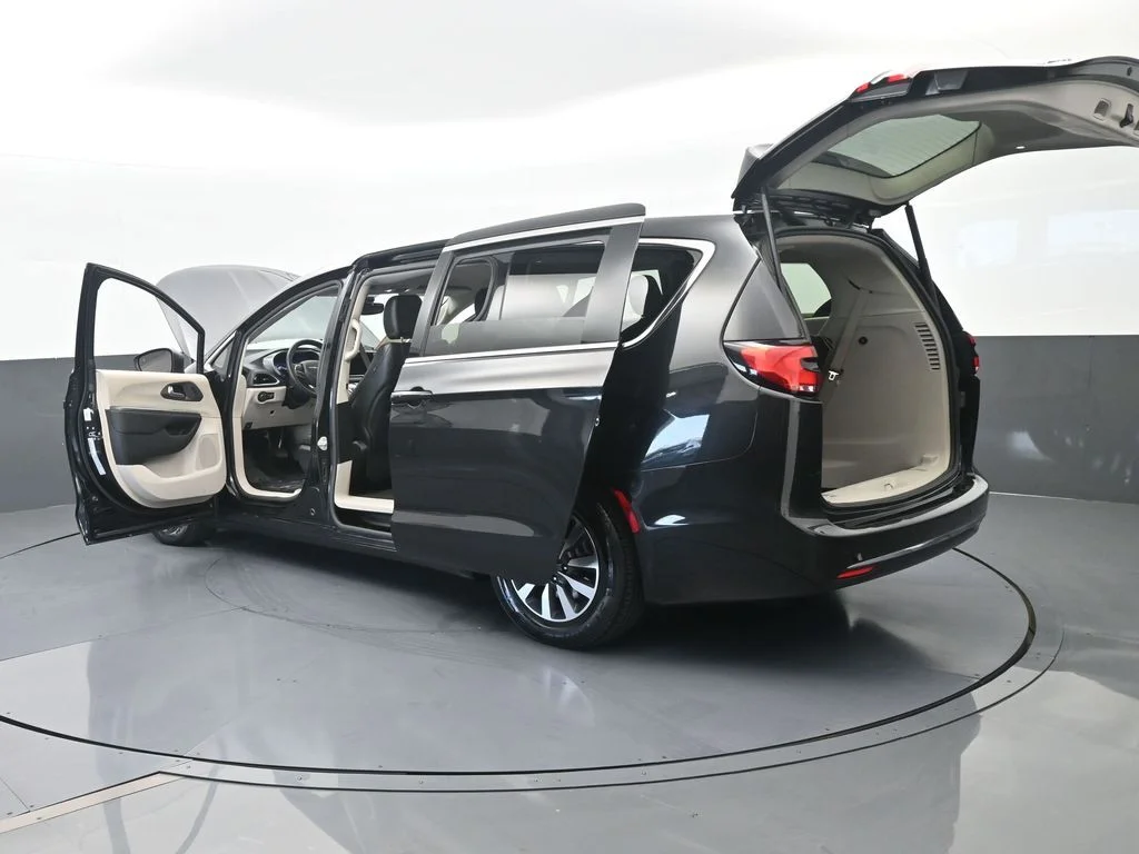 Used 2023 Brilliant Black Crystal Pearlcoat Chrysler Touring L image 75