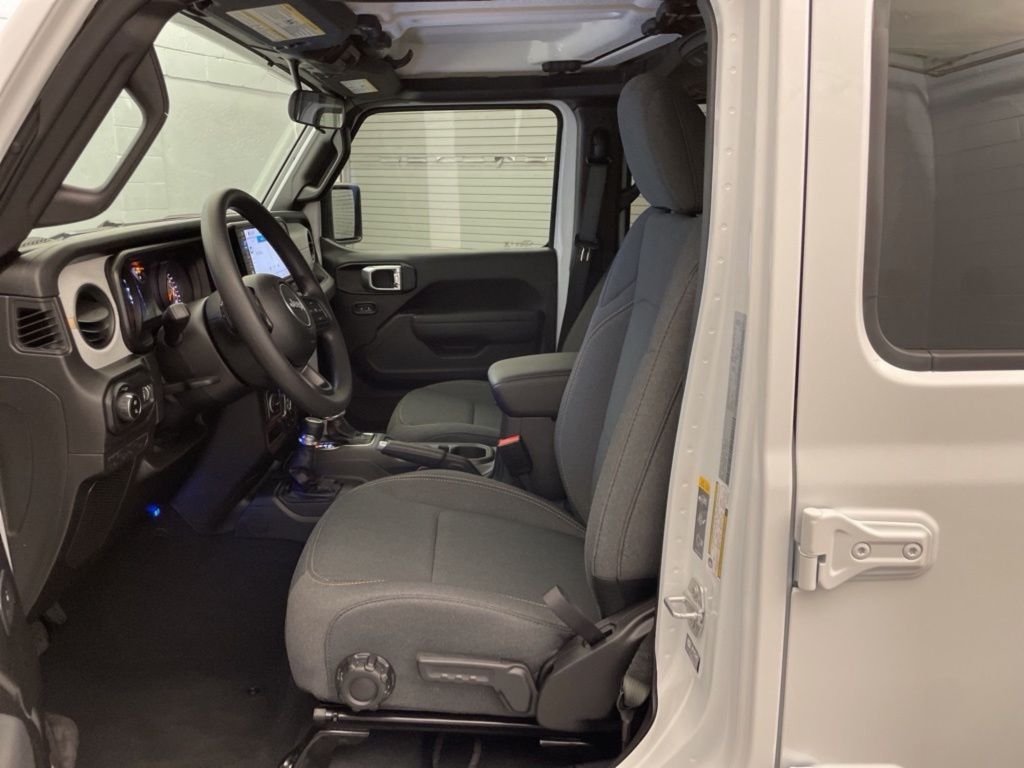 New 2026 Bright White Clear-Coat Exterior Paint Jeep Sport image 14