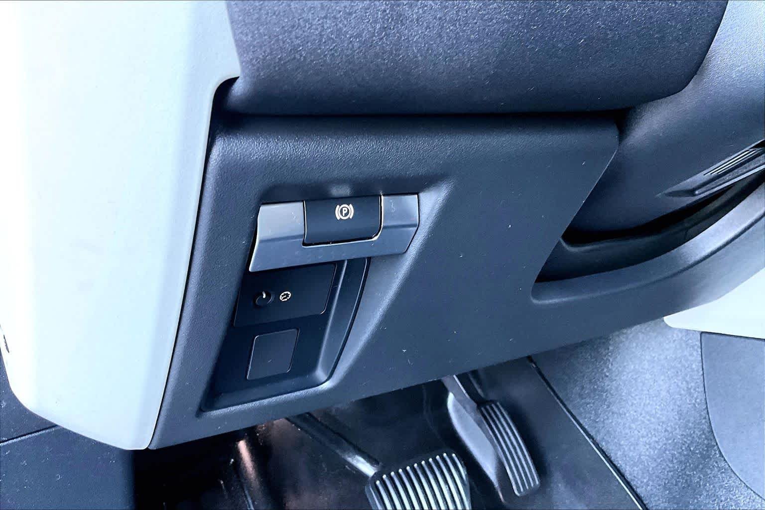 Used 2021 Santorini Black Metallic Land Rover S image 33