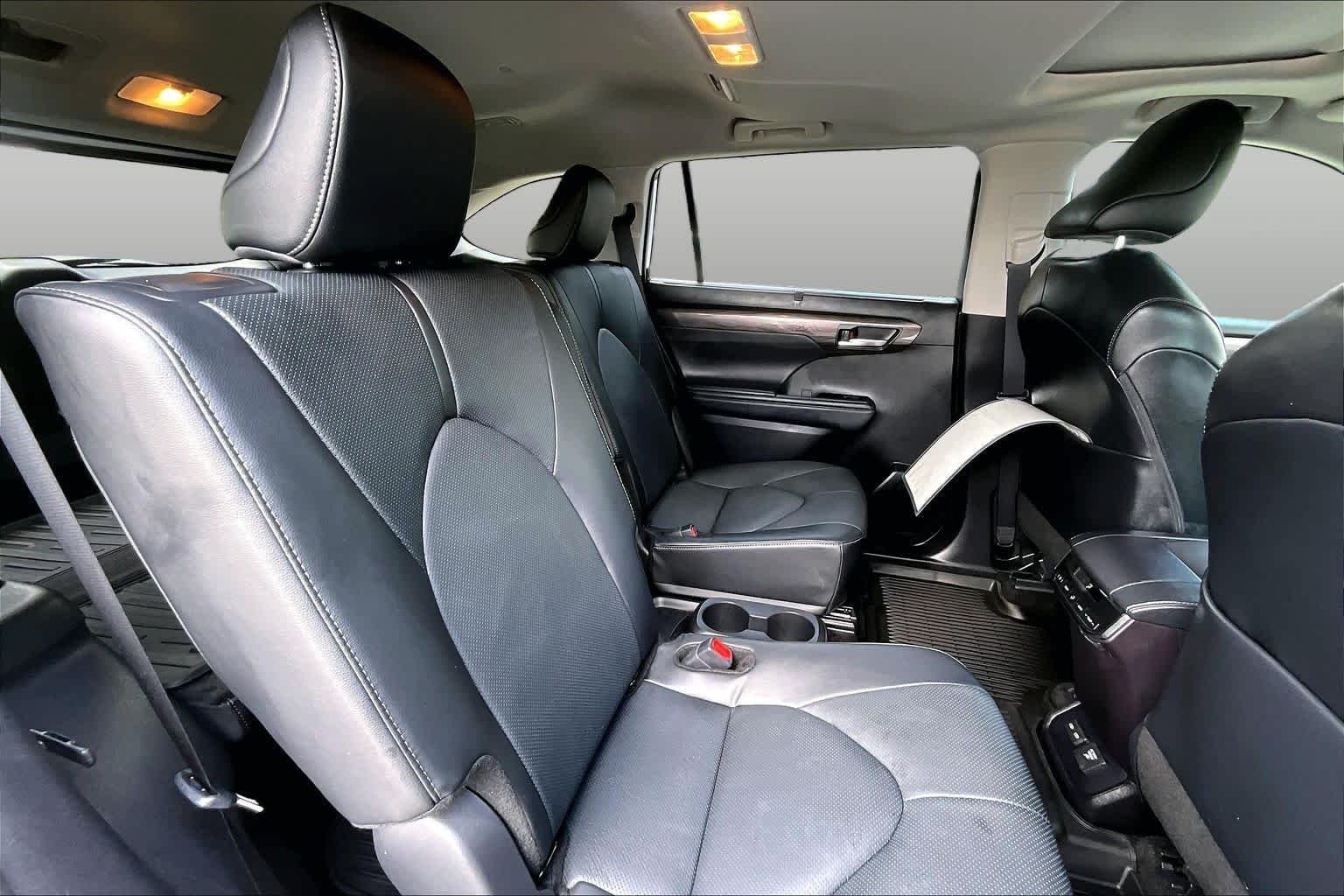 Used 2025 Wind Chill Pearl Toyota Hybrid Limited image 20