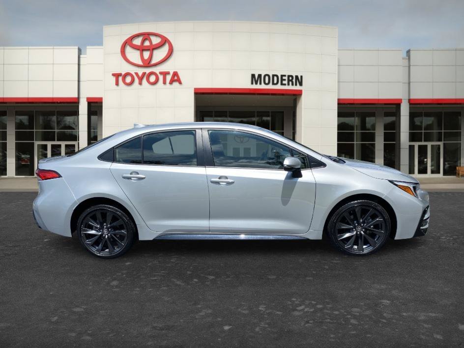 Used 2025 Classic Silver Metallic Toyota Hybrid SE image 4