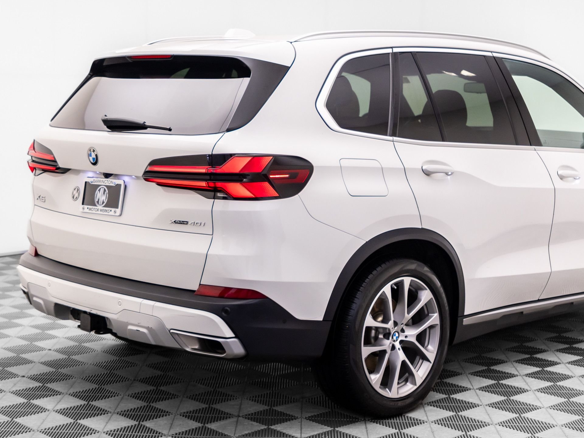 Used 2024 White BMW xDrive40i image 39