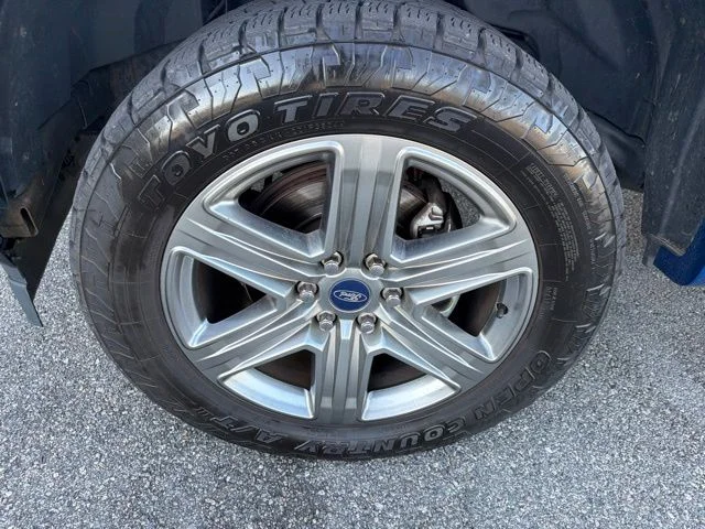 Used 2018 Lightning Blue Ford XLT image 9