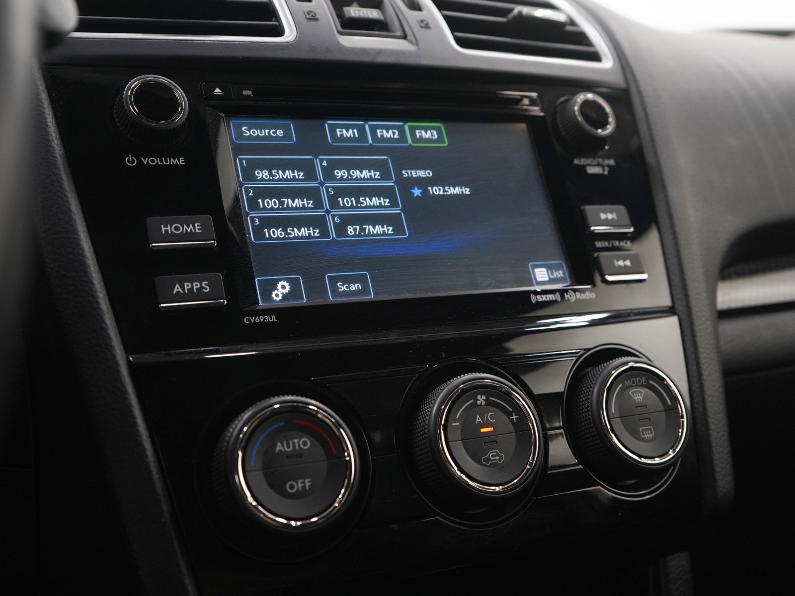 Used 2018 Ice Silver Metallic Subaru  image 26