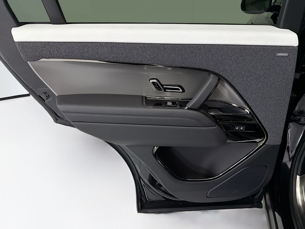 New 2026 Santorini Black Land Rover Dynamic SE image 25