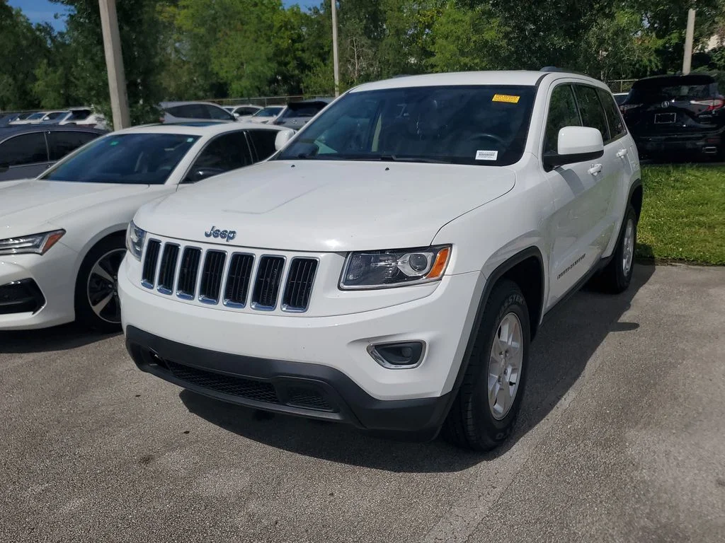 Used 2016 White/off-white Jeep Laredo image 3