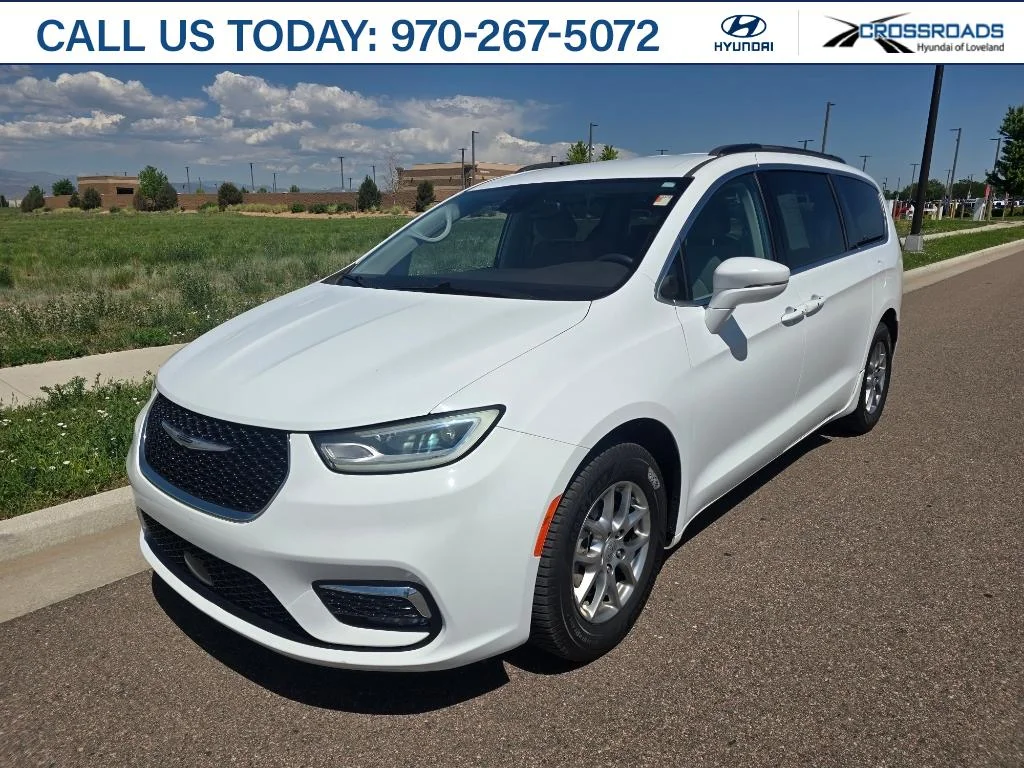 2021 Chrysler Pacifica Touring's photo
