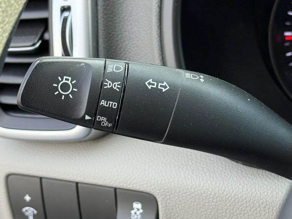 Used 2017 Silver Kia LX image 23