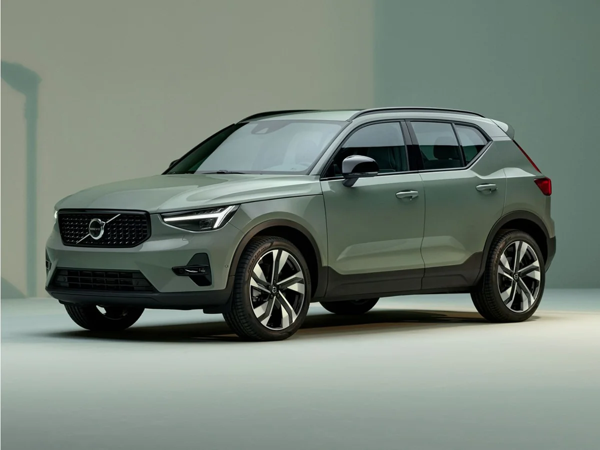 2024 Volvo XC40 B5 Plus Dark AWD's photo