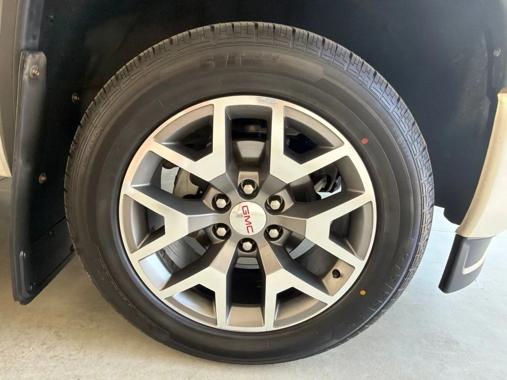 Used 2015 White Diamond Tricoat GMC SLT image 11