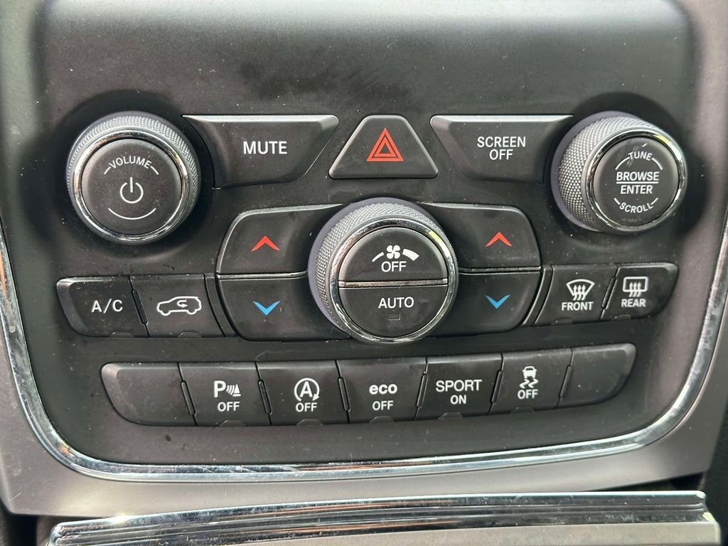 Used 2021 Gray Jeep Laredo E image 21