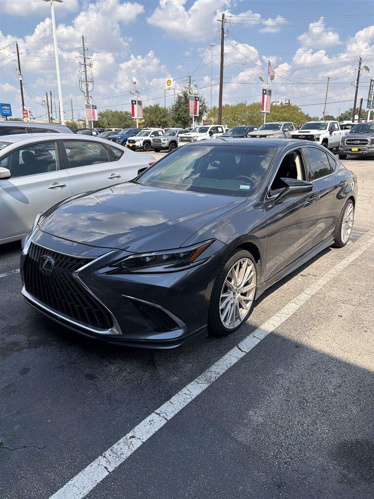 2025 Lexus ES