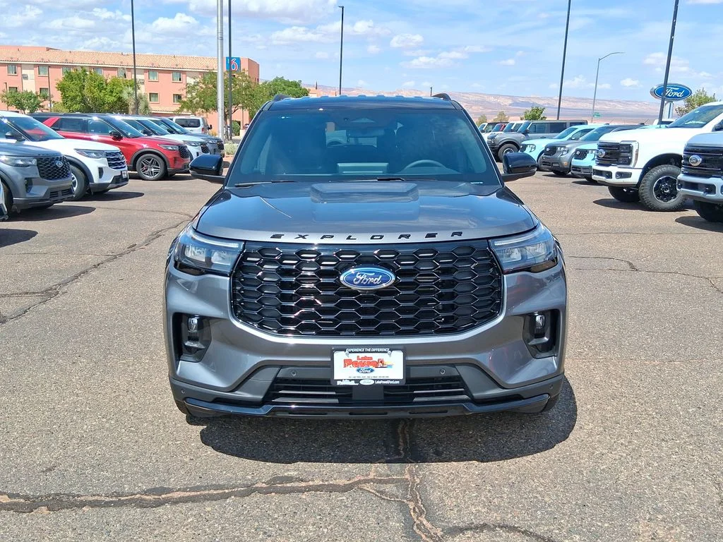 New 2025 Carbonized Gray Metallic Ford ST-Line image 8