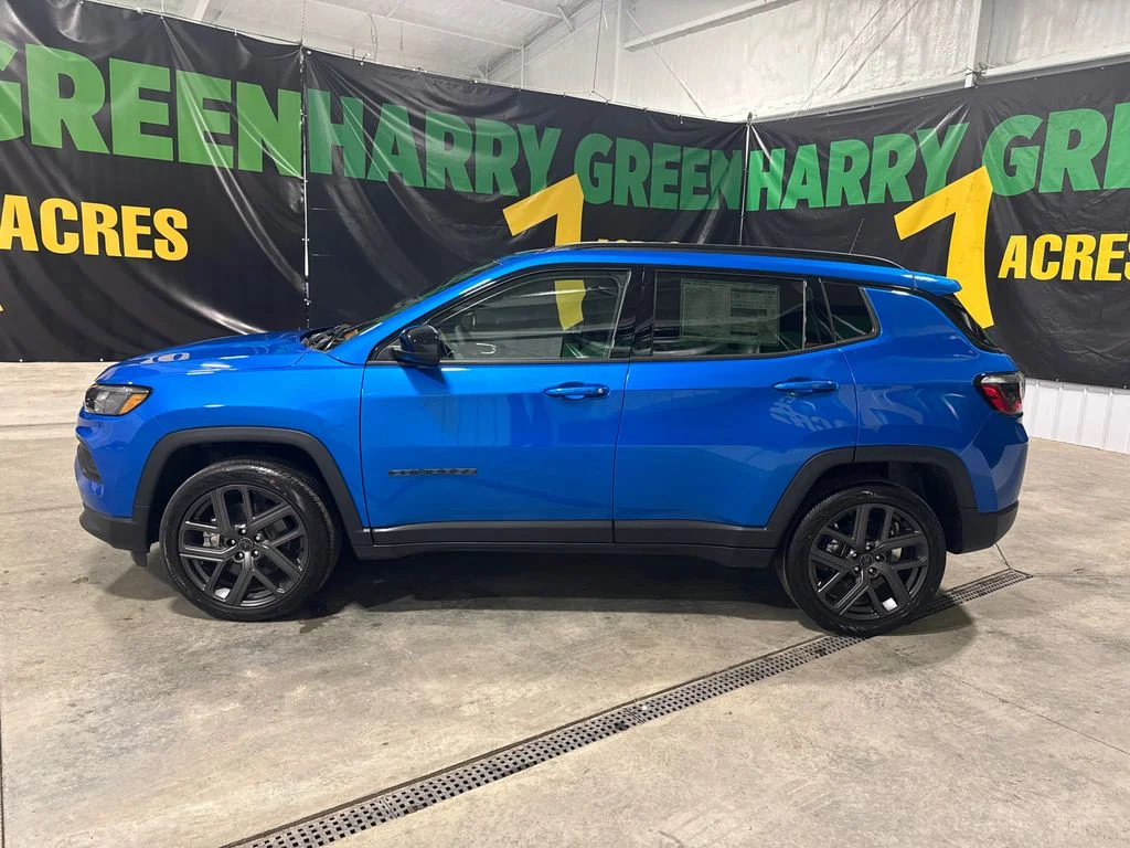 New 2026 Hydro Blue Pearl-Coat Exterior Paint Jeep Latitude Altitude image 3