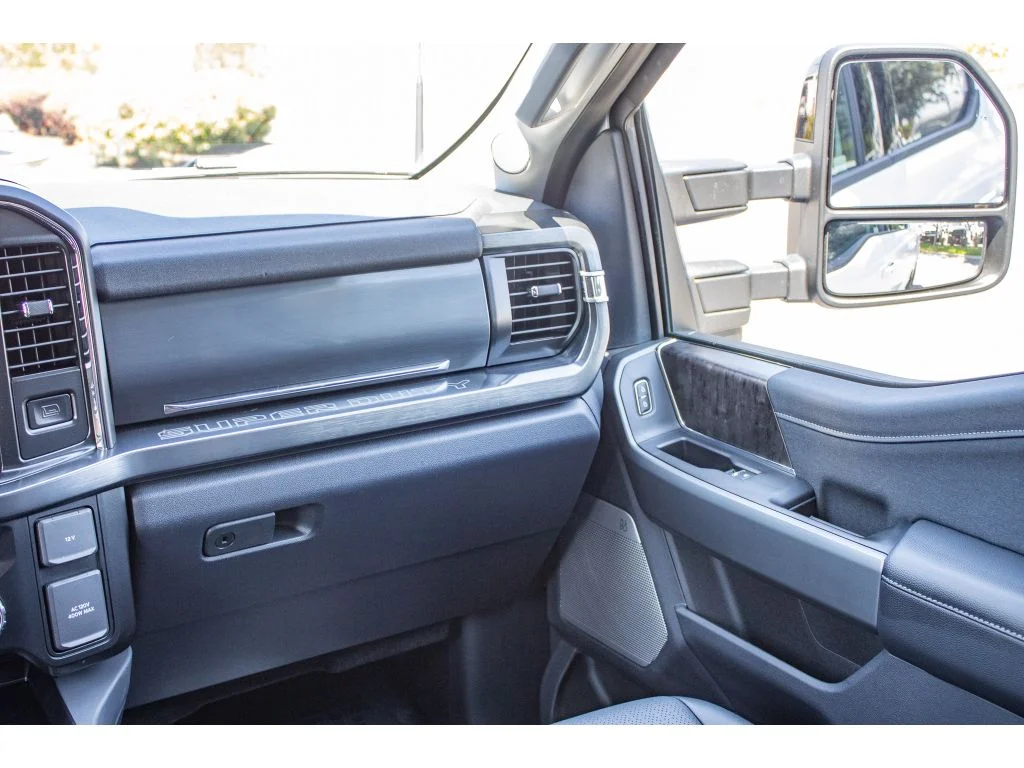 New 2026 Oxford White Ford LARIAT image 58