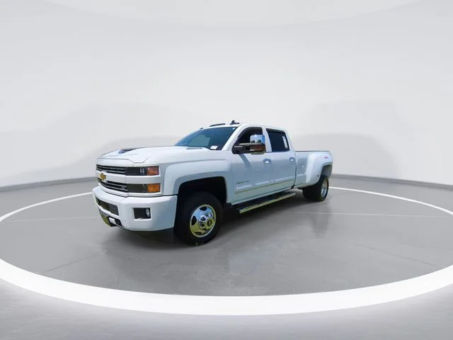 Used 2019 White Chevrolet LTZ image 4