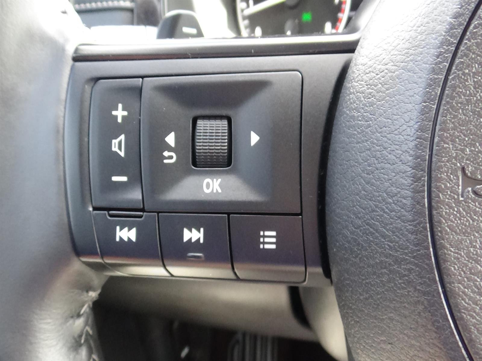 Used 2025 Super Black (kh3) Nissan SV image 20