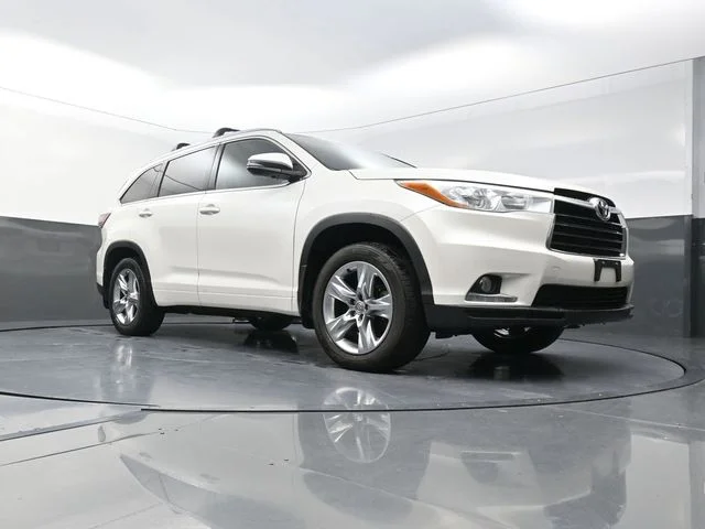 Used 2015 White Toyota Limited image 31