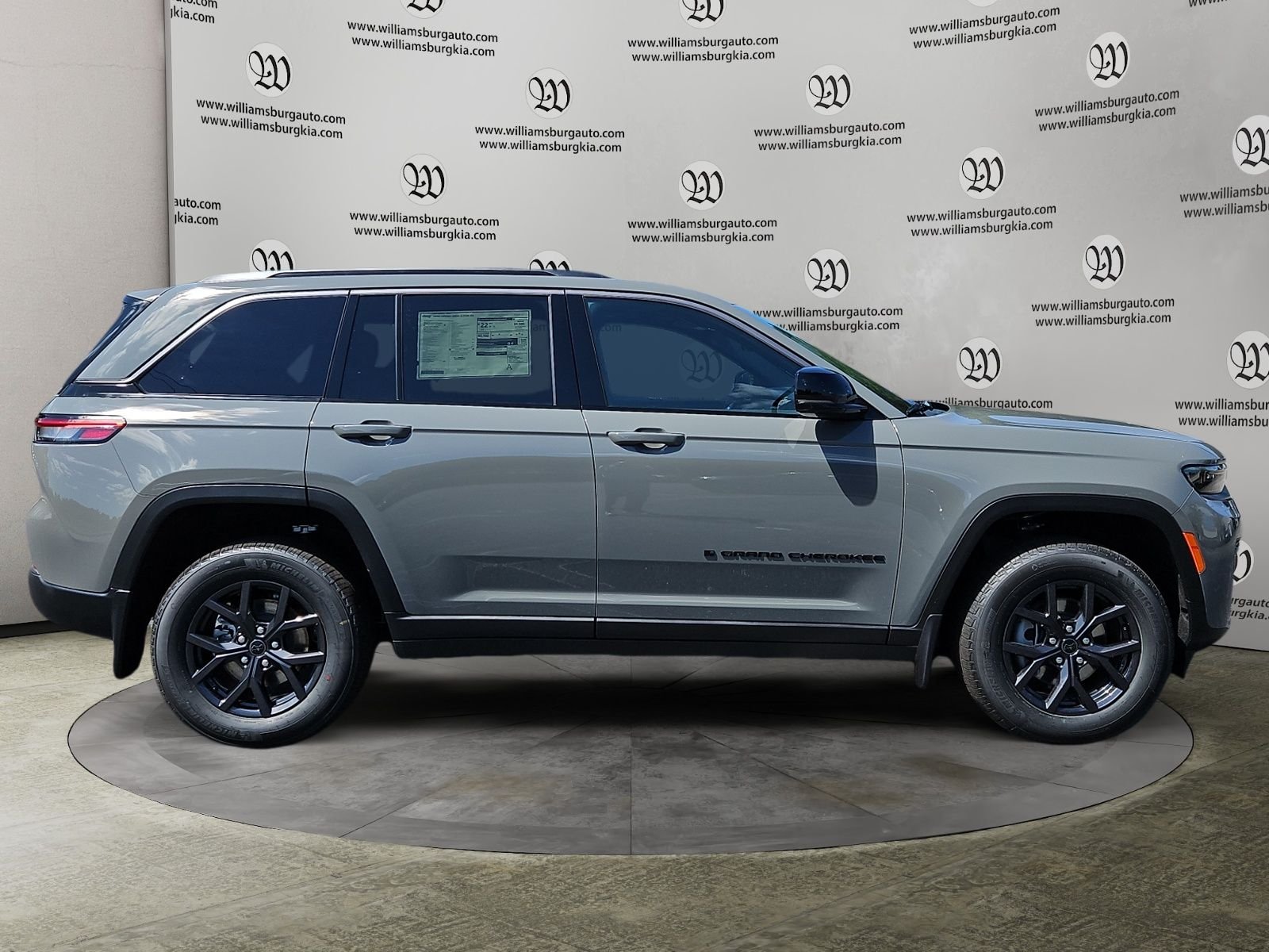 New 2027 Sting-Gray Clearcoat Jeep Laredo Altitude image 6
