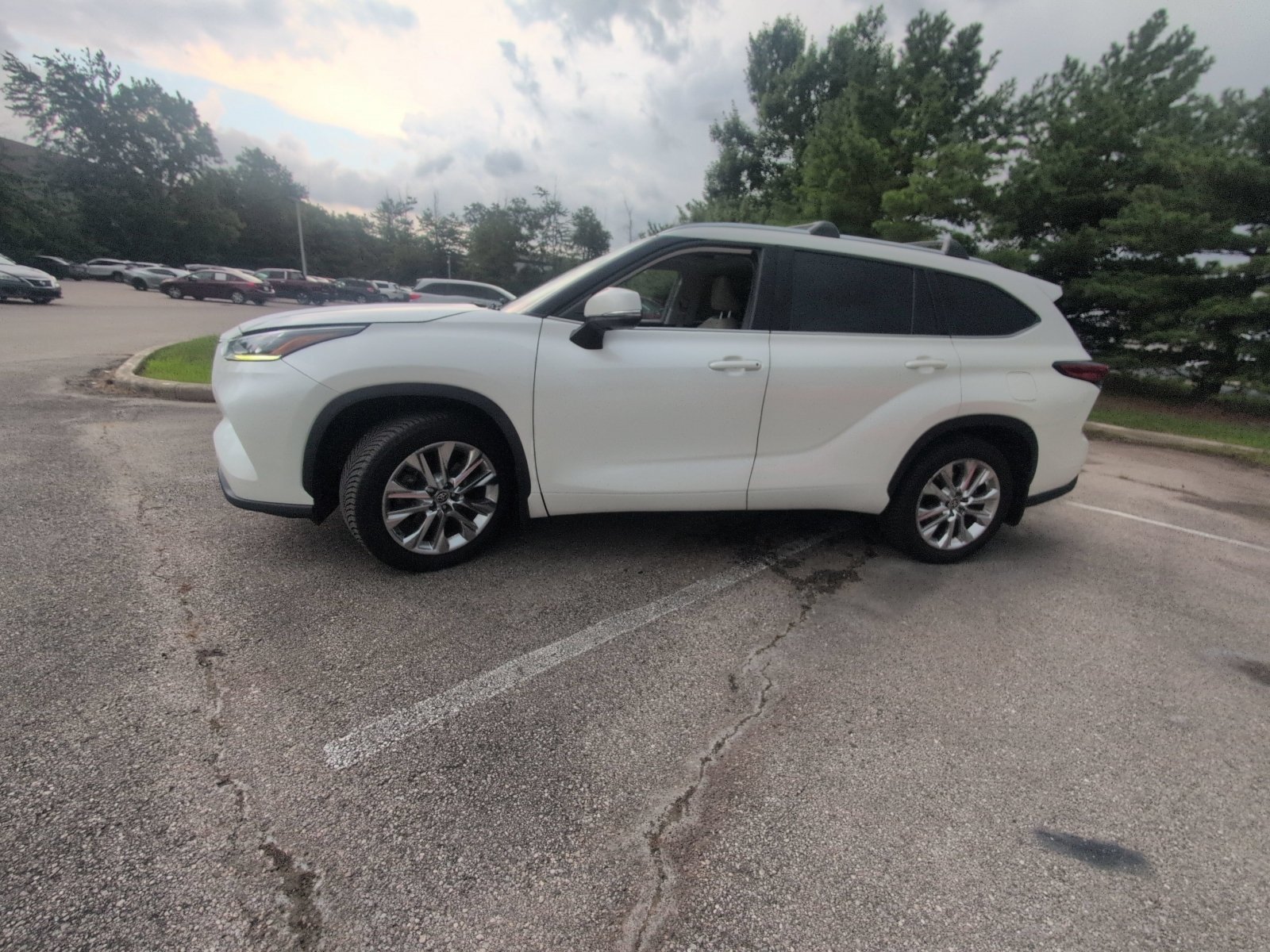 Used 2020 Blizzard Pearl Toyota Limited image 12