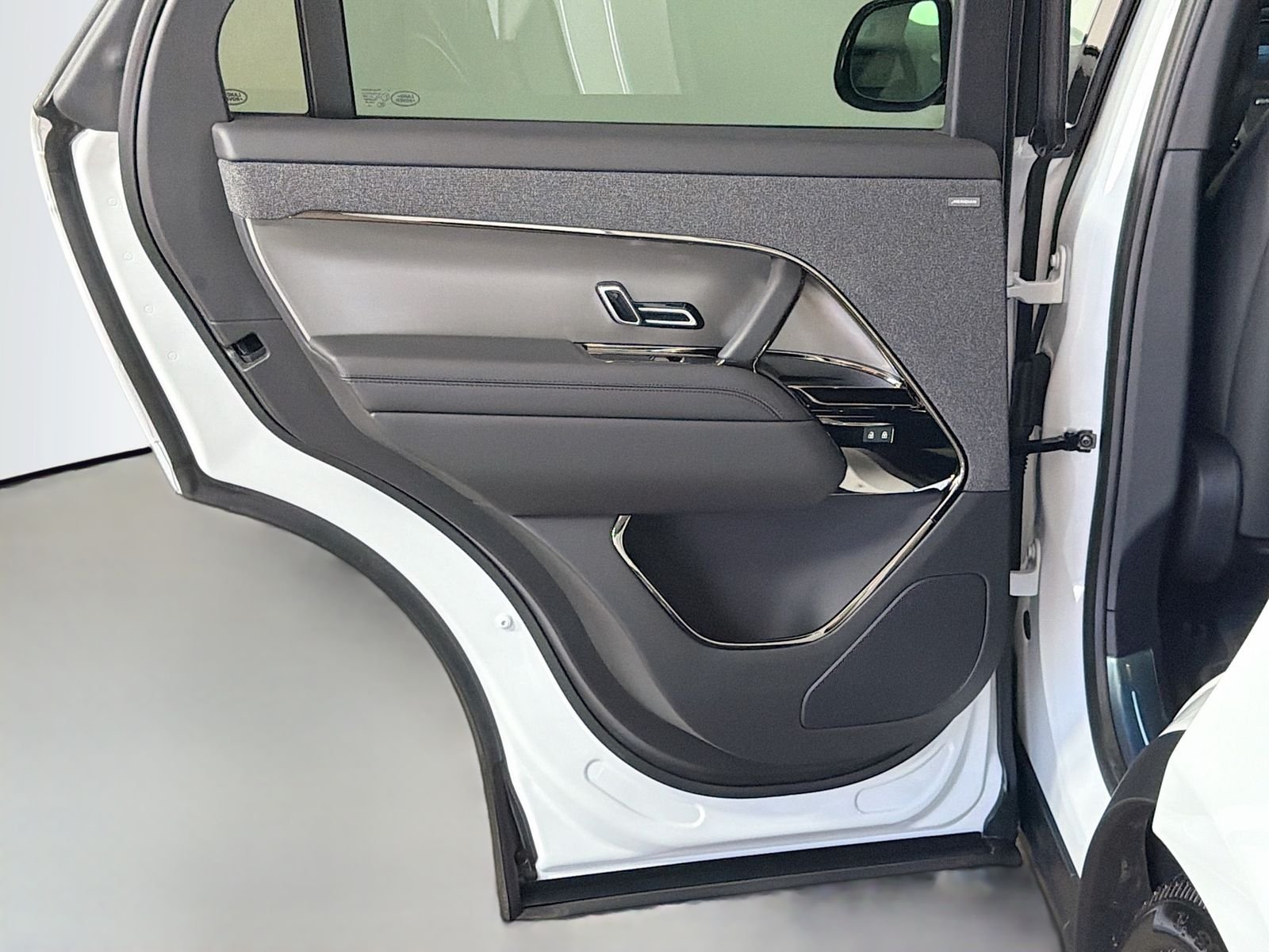 New 2026 Fuji White Land Rover SE image 26
