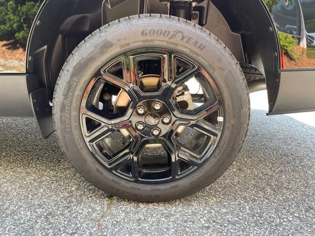 New 2026 shadow black Ford XLT image 9