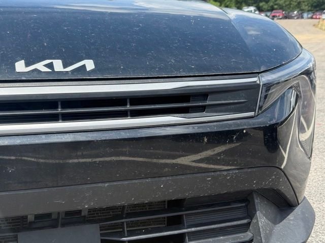 Used 2025 Black Kia LXS image 3