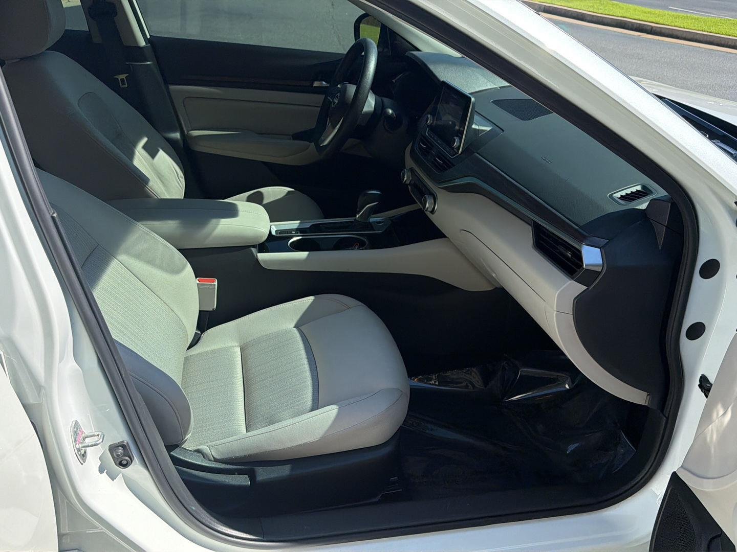 Used 2024 Pearl White Tricoat Nissan 2.5 SV image 13